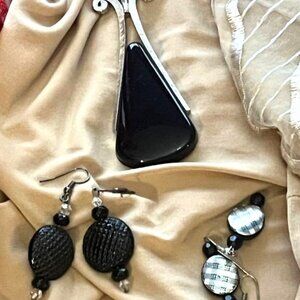 Black Silver Jewelry Set ~ Waffle Pattern Earrings ~ Large Onyx Avon Pendant